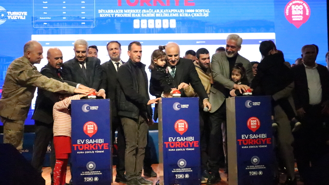 Diyarbakır'da 'Yüzyılın Konut Projesi' kuraları çekildi