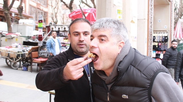Uzman diyetisyenden iftar ve sahur arasında 2 litre su tüketimi önerisi