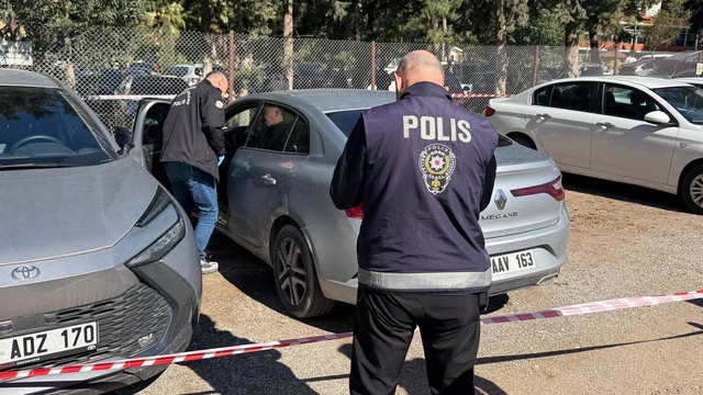 Nöbetten çıkan anestezi teknikeri, otomobilinde ölü bulundu; eşi gözyaşlarına boğuldu