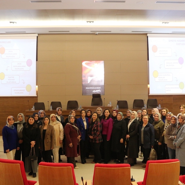 'Ev Eksenli Çalışma ve Dijital Girişimcilik Eğitimleri' tamamlandı
