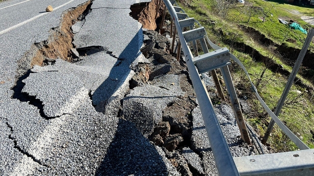 İncirliova-Tire karayolunda trafik tek şeride düştü