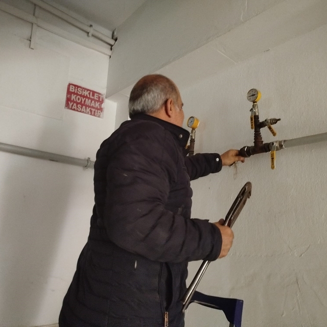 Doğalgaz hattına su borusunu bağladılar: Vatandaşlar hem susuz hem de doğal...