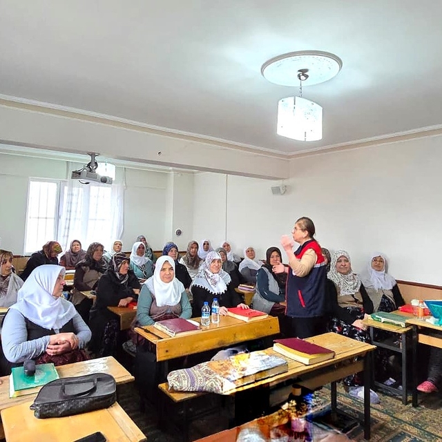 Kadın çiftçilere yönelik eğitimler sürüyor