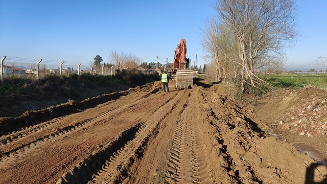 Aydın Büyükşehir Belediyesi'nin yol çalışmaları sürüyor