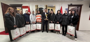 Şampiyon futsal takımı Kale Kaymakamı Batı'yı ziyaret etti