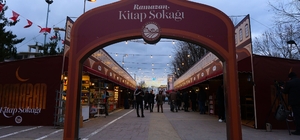 Kitap Sokağı kapılarını açtı