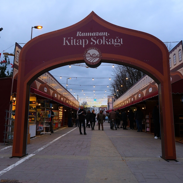 Kitap Sokağı kapılarını açtı