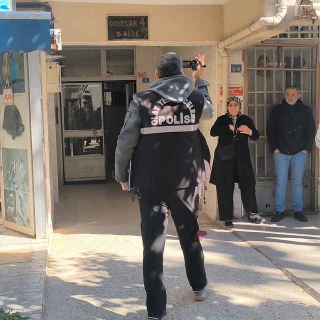 Yanındaki kadını öldürüp aynı silahla intihar etti
Ablasını arayıp intihar...