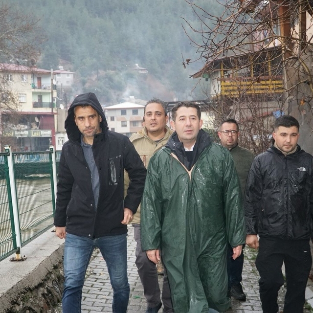 Adana'nın Feke, Saimbeyli ve Kozan ilçelerinde sel sonrası yoğun mesai