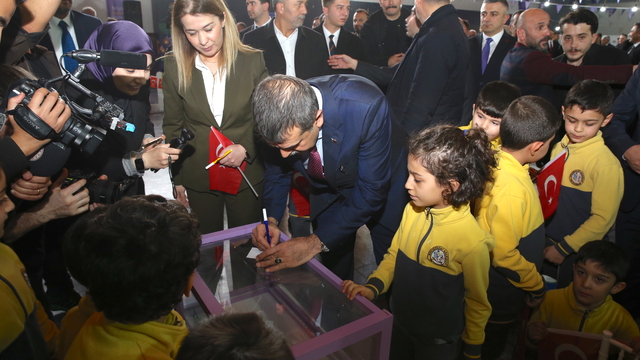 Bakan Tekin, Erzurum'da "Maarifin Kalbinde Ramazan Şenlikleri" programına katıldı