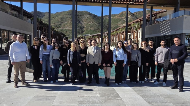 Mimarlık fakültesi öğrencileri İş Marmaris Eğitim ve Dinlenme Tesisi'ni inceledi