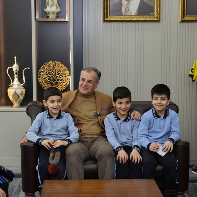 Minik öğrencilerden Başkan Özdoğan'a ziyaret