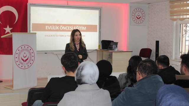 Aksaray'da genç çiftlere evlilik öncesi eğitim veriliyor