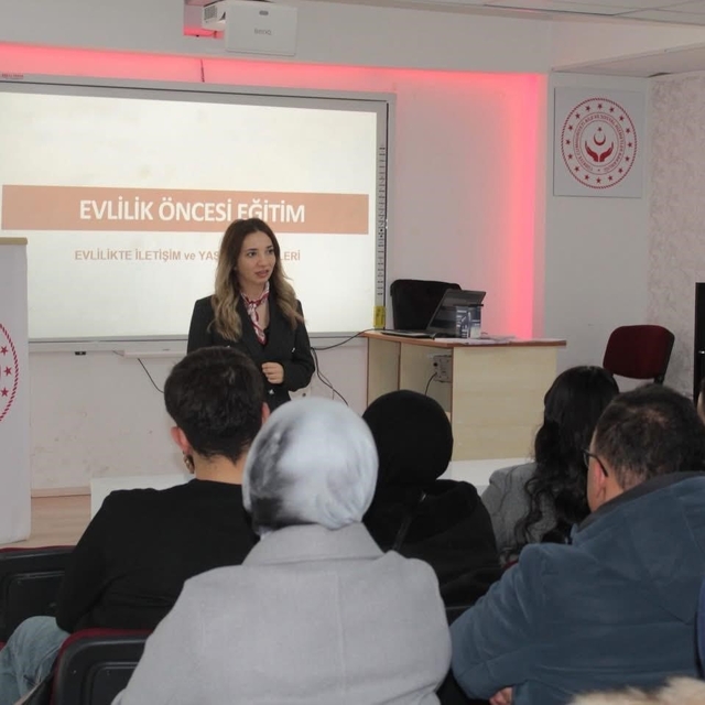 Aksaray'da genç çiftlere evlilik öncesi eğitim veriliyor