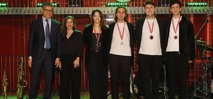 İletişim Bilimleri Fakültesi öğrencileri dereceyle döndü