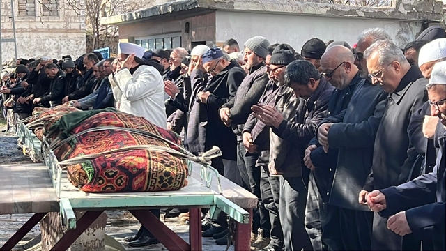 Nevşehir'de karbonmonoksit gazından zehirlenen ailenin cenazeleri toprağa verildi