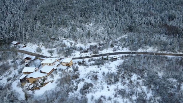 Karabük'ün yüksek kesimlerine kar yağdı