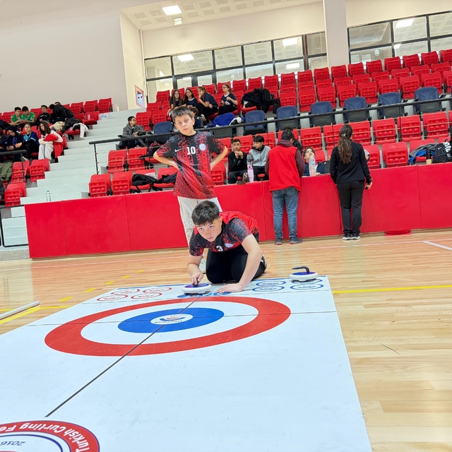 Niğde'de floor curling heyecanı yaşandı