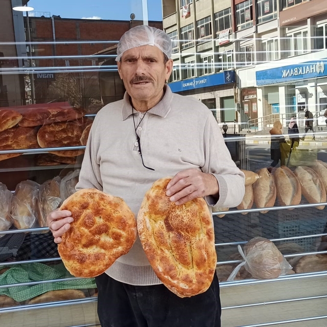 Devrek'te Ramazan pidesi vatandaşların tüketimine sunulmaya başlandı
