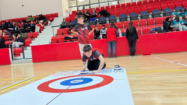 Niğde'de floor curling heyecanı yaşandı