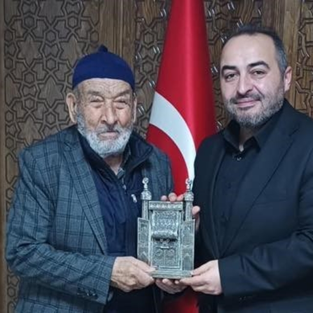 Beyşehir'de 84 yaşındaki vatandaş hafızlık yarışmasında birinci oldu