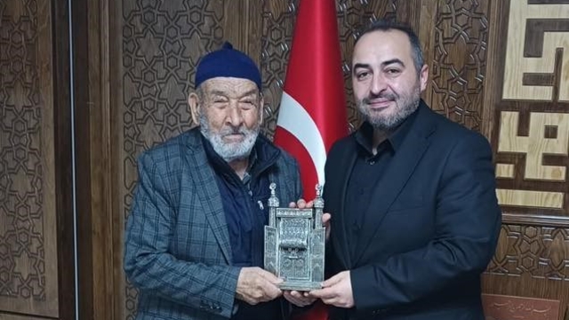 Beyşehir'de 84 yaşındaki vatandaş hafızlık yarışmasında birinci oldu