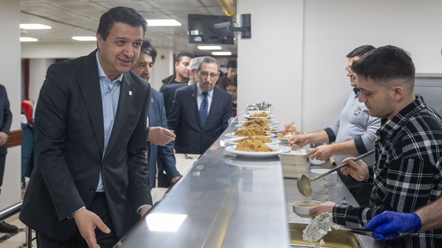 Saadet Partisi Genel Başkanı Arıkan, "Geleneksel Ahi İftarı"nda yetim çocuklarla bir araya geldi