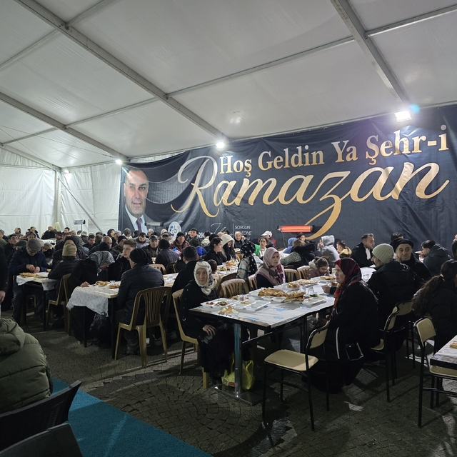 Sorgun Belediyesi iftar çadırında her gün 450 kişilik iftar menüsü hazırlan...