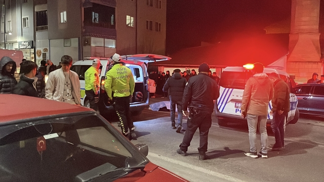 Teravih namazına giderken otomobilin çarptığı kadın hayatını kaybetti, gelini yaralandı