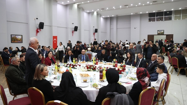 Muş'ta Ramazan'ın ilk iftarı şehit yakınları ve gazilerle yapıldı