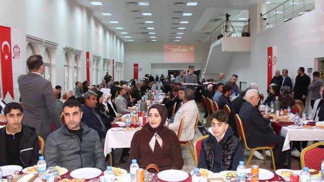 Siirt'te şehit ve gazi aileleri onuruna iftar yemeği verildi