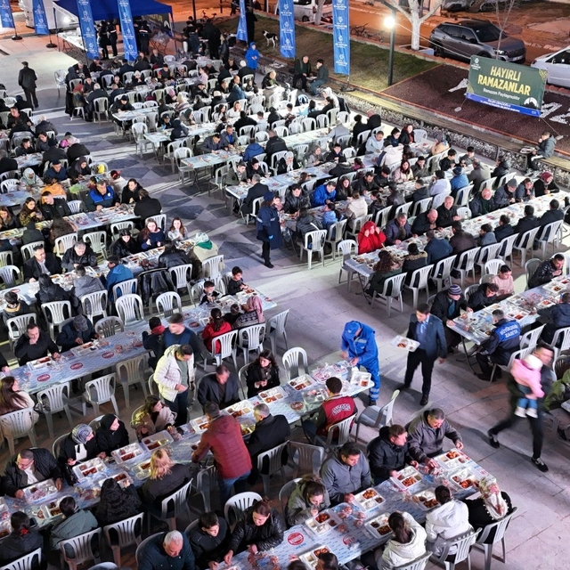 Başkan Çerçioğlu vatandaşları iftar sofrasında buluşturdu