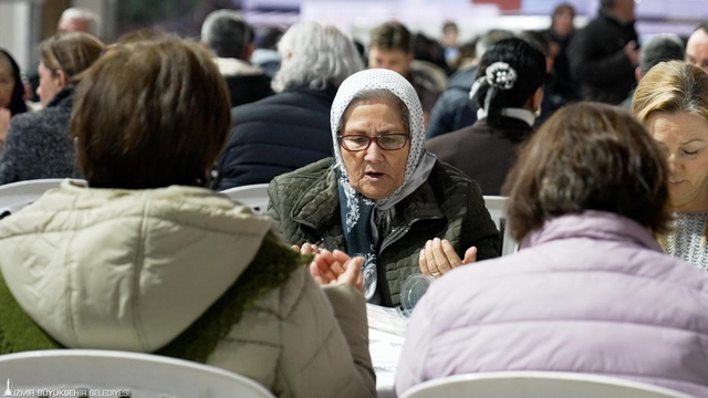 İzmir Büyükşehir Belediyesi ilk iftar sofrasını Gaziemir'de kurdu