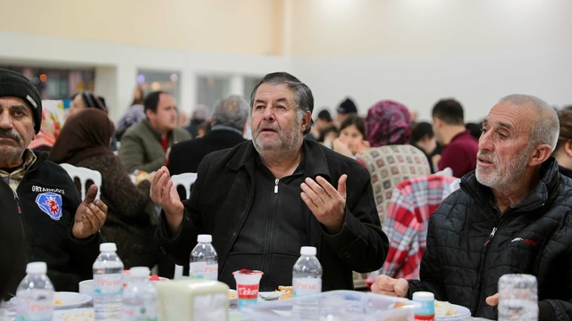 Aliağa'da ilk toplu iftar coşkusu