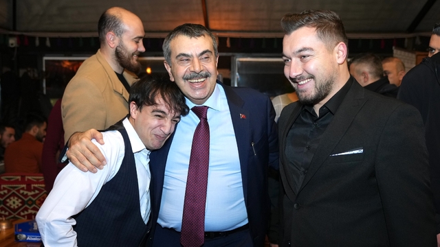 Milli Eğitim Bakanı Tekin, Erzurum'da gençlerle buluştu