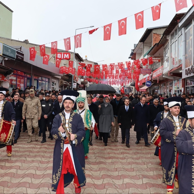 Tercan Kaymakamı Duman'dan "şemsiye" görüntülerine açıklama