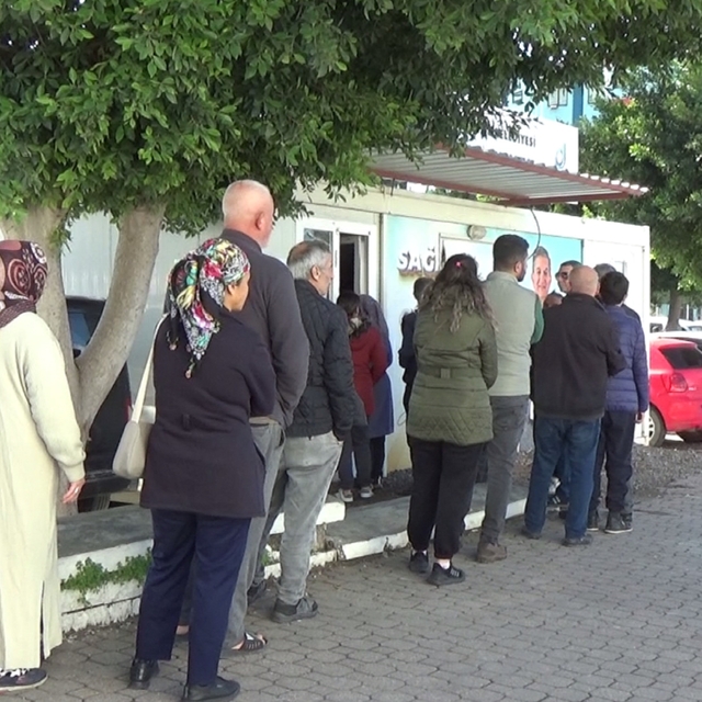 Gizemli hayırsever, Ramazan ayı boyunca günlük 6 bin ekmeği depremzede vata...