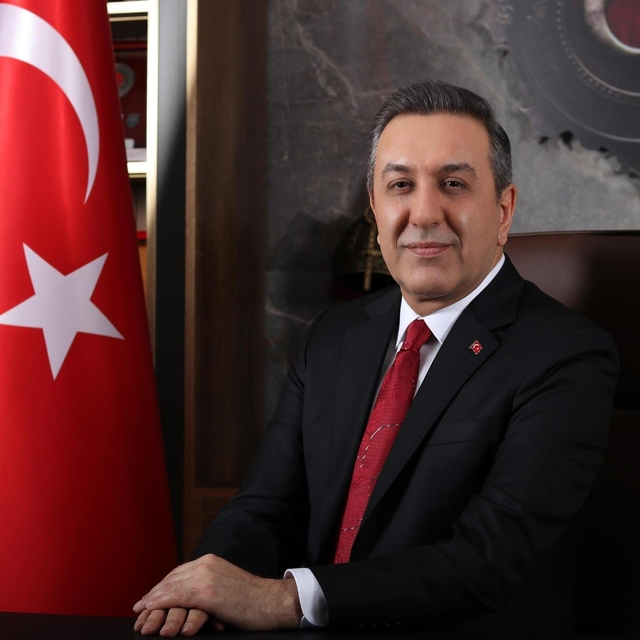 Sungurlu Belediyesi'nden ihtiyaç sahibi ailelere evde sıcak iftar yemeği de...