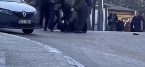 Trafikte tekme tokat yol verme kavgası
Taksici ile motosiklet sürücüsü tekm...