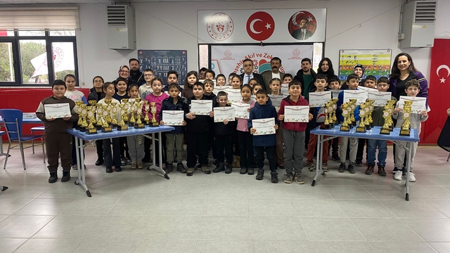 Alaşehir'de öğrenciler akıl oyunlarında yarıştı