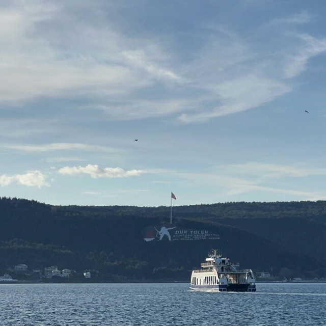 Bozcaada ve Gökçeada'da feribot seferlerine 'fırtına' engeli