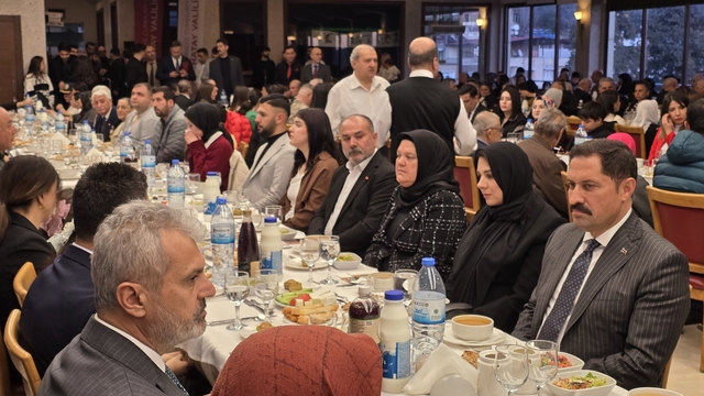 Hatay'da ilk iftar 'Büyük Aile Sofrası'nda yapıldı