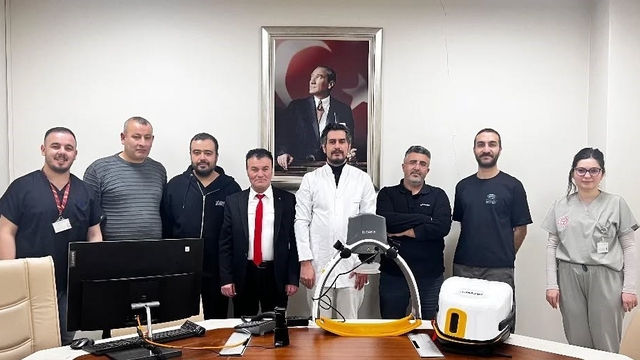 Bayburtlu hayırsever hastaneye otomatik kalp masajı cihazı bağışladı