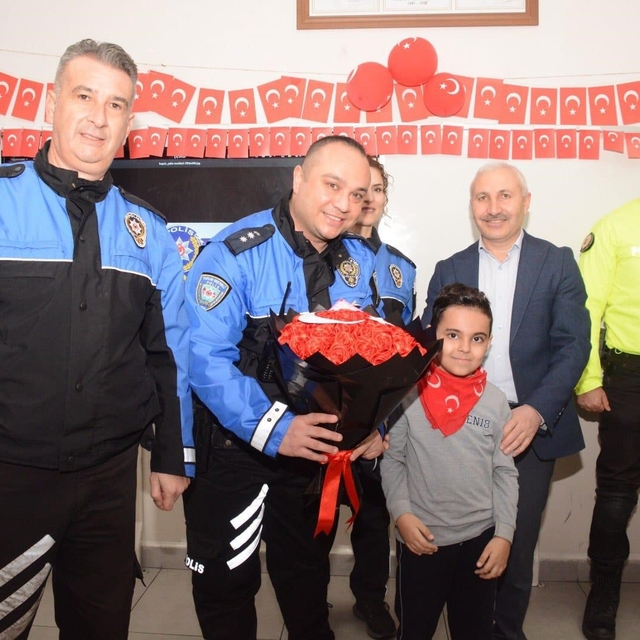 Bursa'da polislerden ilkokul öğrencilerine güvenlik eğitimi