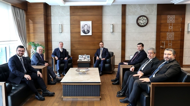 Başkan Büyükkılıç, Bakan Kacır ile görüştü