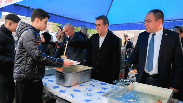 Efeler'in ilk iftar sofrası Alanlı Mahallesi'nde kuruldu