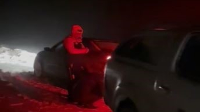 Kar ve tipiden yolda mahsur kalan vatandaşları AFAD ekipleri kurtardı