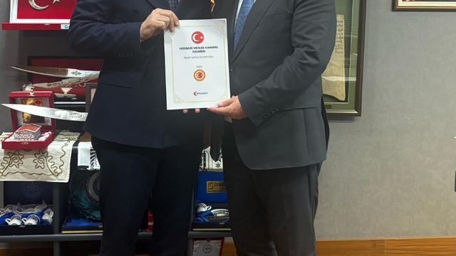 Adil Kurban'dan TBMM'de Hekimlik Meslek Kanunu çağrısı
"Sağlık sistemi hukuki güvenceyle güçlenir"