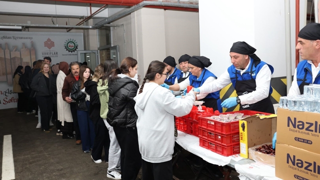 Denizli OSB'nin geleneksel iftar sofrasında 3 bin öğrenci buluştu