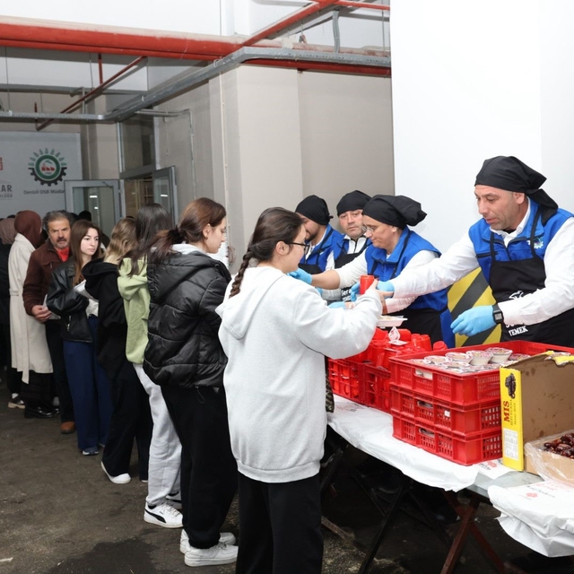 Denizli OSB'nin geleneksel iftar sofrasında 3 bin öğrenci buluştu